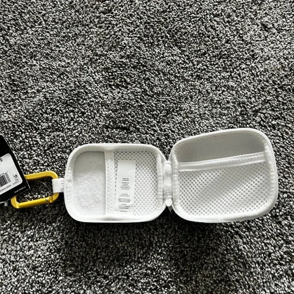 Brand new with tags Under Armour micro case - Picture 3 of 3